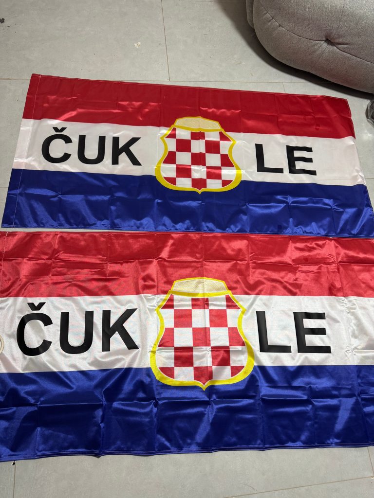 Zastave sa natpisom