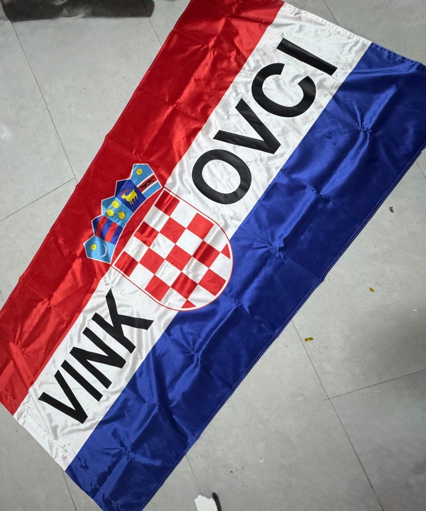 Zastave sa natpisom